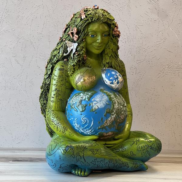 Gaia Statue, Medium